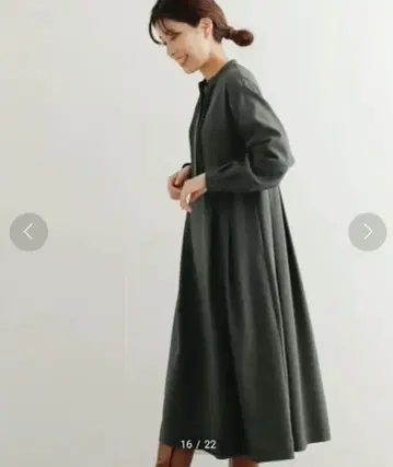 어반 리서치 도어스 프론트 핀턱 절개 원피스