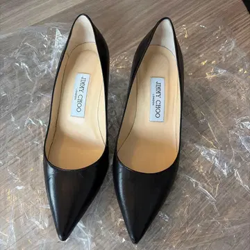 JIMMY CHOO 블랙 가죽 하이힐