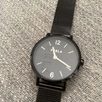 FURLA 블랙 메쉬 손목시계