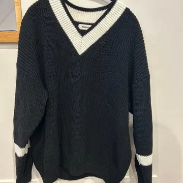 monkey time V넥 니트 블랙/화이트