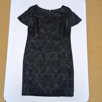 블랙 플레어 슬리브 무릎 기장 원피스