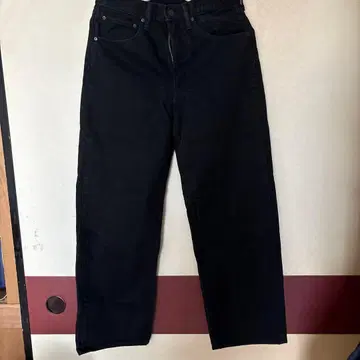 블랙 스트레이트 데님 팬츠