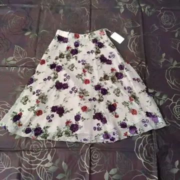 스트로베리 필드 스커트