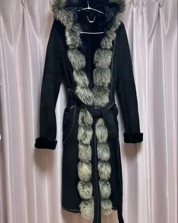 Language 블랙 후드 부착 무스탕 코트