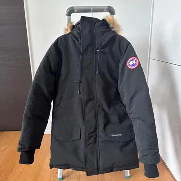Canada goose 블랙 다운 자켓 후드 부착