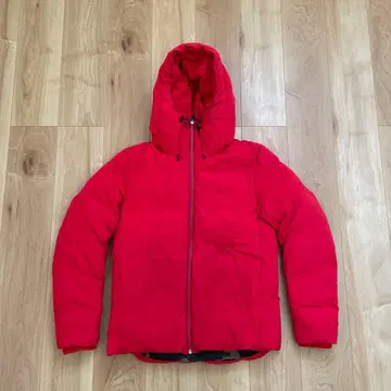 INHERIT 레드 다운 자켓 후드 부착