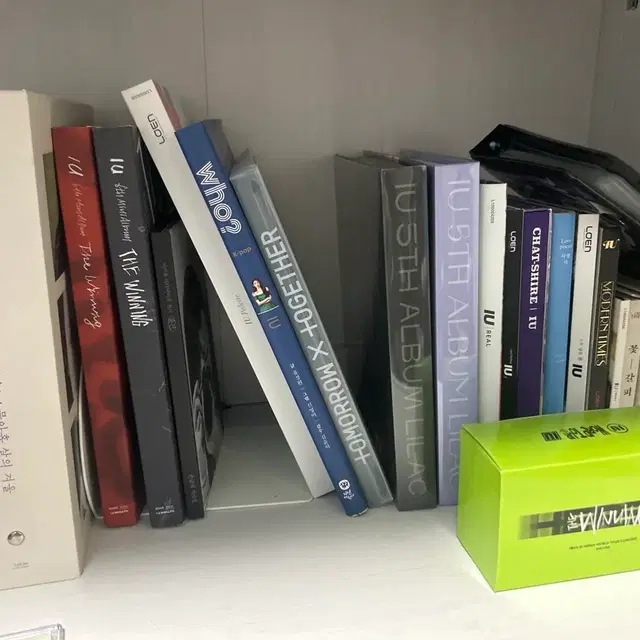 아이유 앨범 팔아요