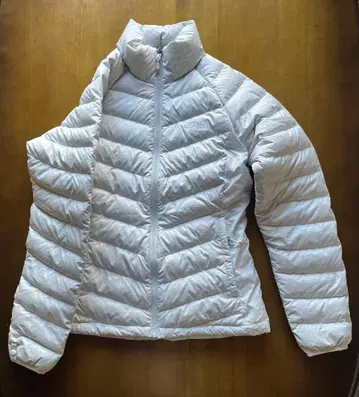 The North Face 화이트 다운 자켓 S 사이즈 여성용