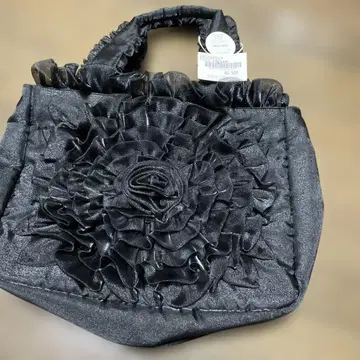 플라워 장식 블랙 토트백