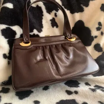 브라운 가죽 핸드백 골드 금장 장식