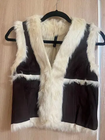 택 포함 미사용 새상품 브라운 화이트 퍼 베스트