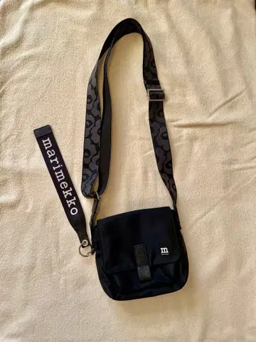 marimekko 블랙 숄더백
