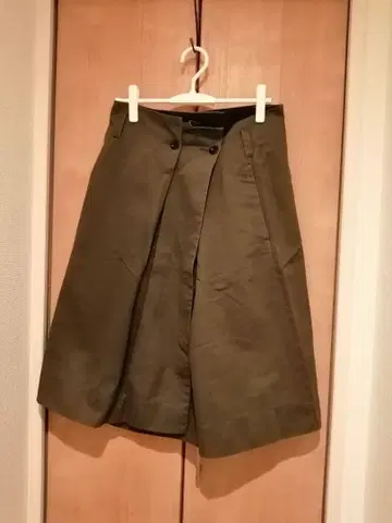 MHL 마가렛호웰 카키 플레어 스커트 롱 기장 랩 스커트 1