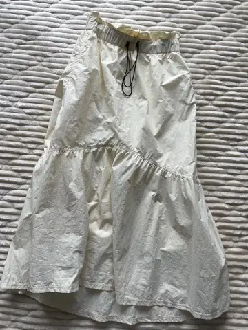 화이트 플레어 스커트 드로우 스트링 kastane