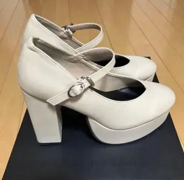 EATME E/M 로고 스트랩 펌프스 베이지 M