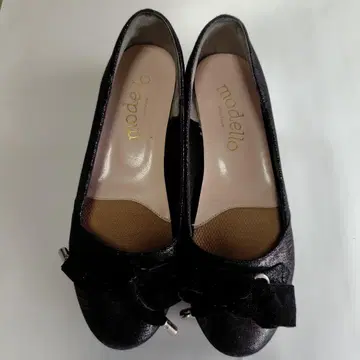 마드라스 modello 블랙 리본 포함 펌프스