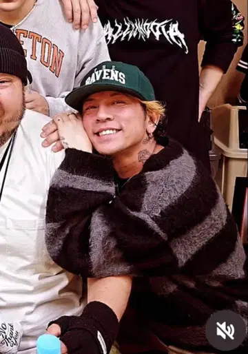 엠앤오 니트 kj 착용