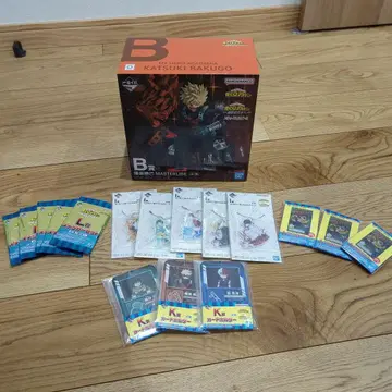 카츠키 바쿠고 피규어와 카드 세트