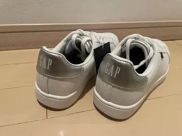 [ 택 포함 미사용 새상품 ] GAP 스니커즈 22.5cm