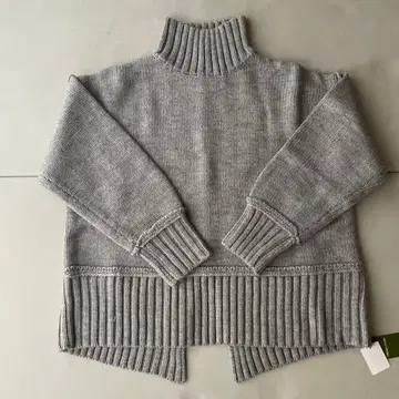 프릭스 스토어 터틀넥 니트 그레이