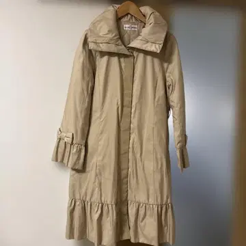 베이지 프릴 롱 코트