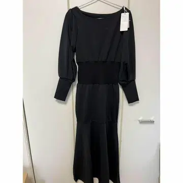 새상품 세존드파피용 허리 리브 절개 머메이드 원피스 블랙