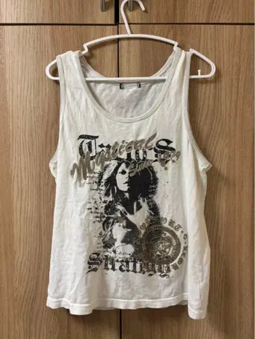 화이트 그래픽 프린트 탱크탑