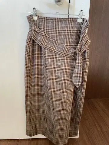 Green label relaxing 체크 무늬 타이트 스커트