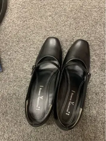 블랙 펌프스 중간 힐