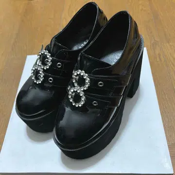 BUBBLES 더블 버클 통굽 신발