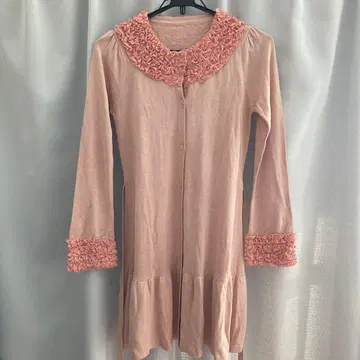 &LOVE (앤러브) 옷깃, 소매 프릴이 달린 더스티 핑크 긴팔 가디건