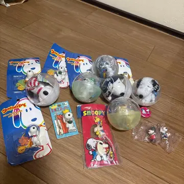 스누피 가챠가챠 피규어 및 스트랩