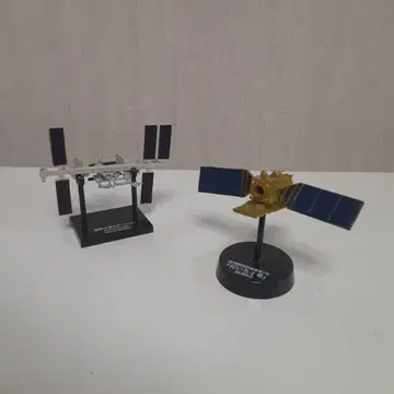 국제 우주 스테이션과 ALOS-2 모형 세트