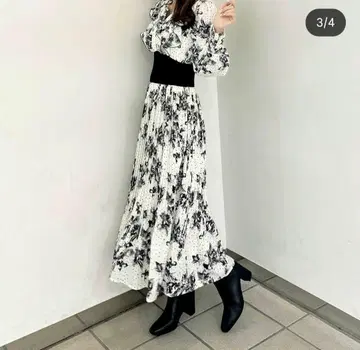 내일까지 판매! 택 포함 미사용 안미르 플라워 리브 도트 원피스