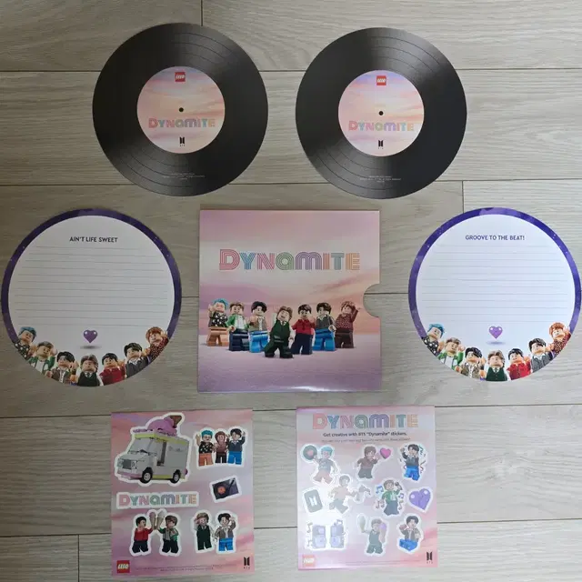 레고 BTS 다이너마이트 엽서, 스티커