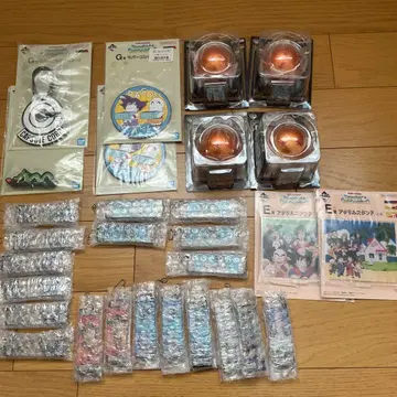 드래곤볼 피규어와 아크릴 키링 세트