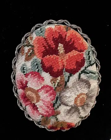 쁘띠포앙 꽃무늬 브로치