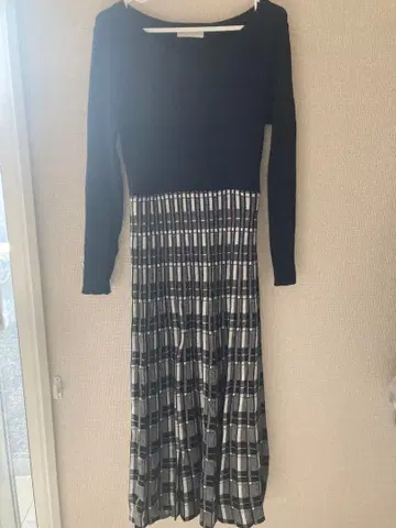 블랙 화이트 체크 무늬 니트 롱 원피스