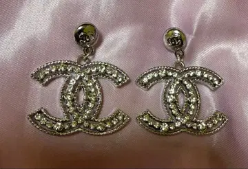 로고 모티브 귀걸이