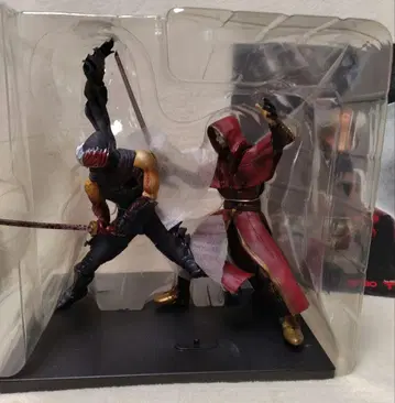 물건 정리중 가면의 스승과의 결투 피규어 NINJA GAIDEN 3