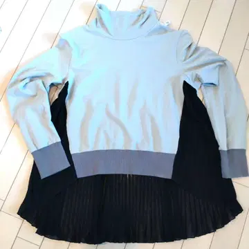 PRIDE 라이트 그레이 블랙 터틀넥 플리츠 긴팔 상의