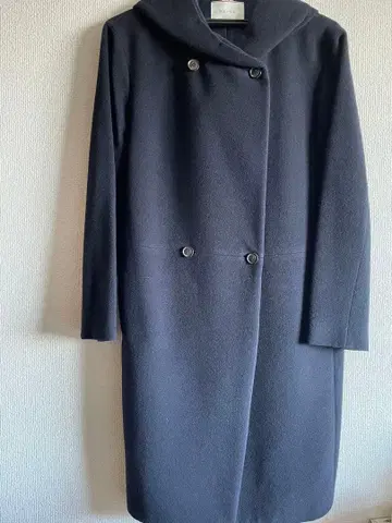 BEIGE 후드 부착 네이비 롱 코트