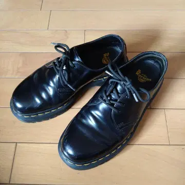 닥터마틴 블랙 3홀 UK5 24.5cm