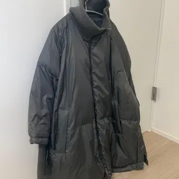 다크 그레이 하이넥 다운 자켓
