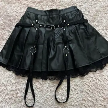 DARRDY 서스펜더 합성 피혁 플리츠 스커트