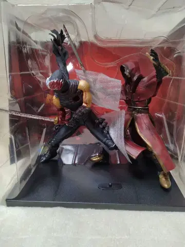 물건 정리중 가면의 현자와의 결투 피규어 NINJA GAIDEN 3