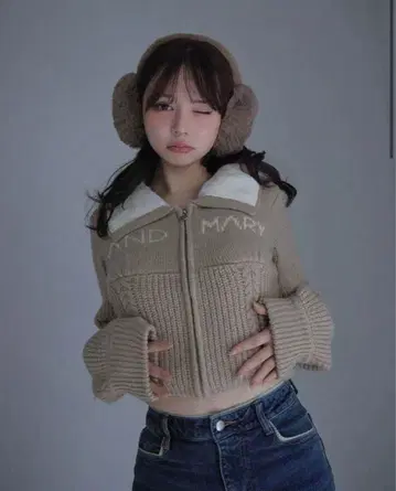 andmary 메리 로고 집업 니트 베이지
