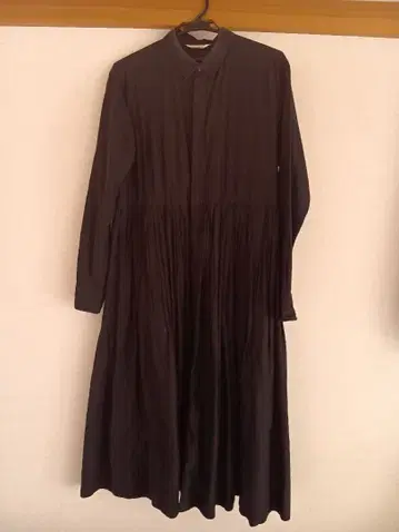 TOUJOURS 랜덤 플리츠 셔츠 드레스 79,200엔