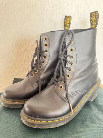 새상품급 Dr. Martens 블랙 UK 4 클레멘시 8홀