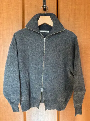 AQUA 울 캐시미어 드라이버 니트 차콜 짧은 기장